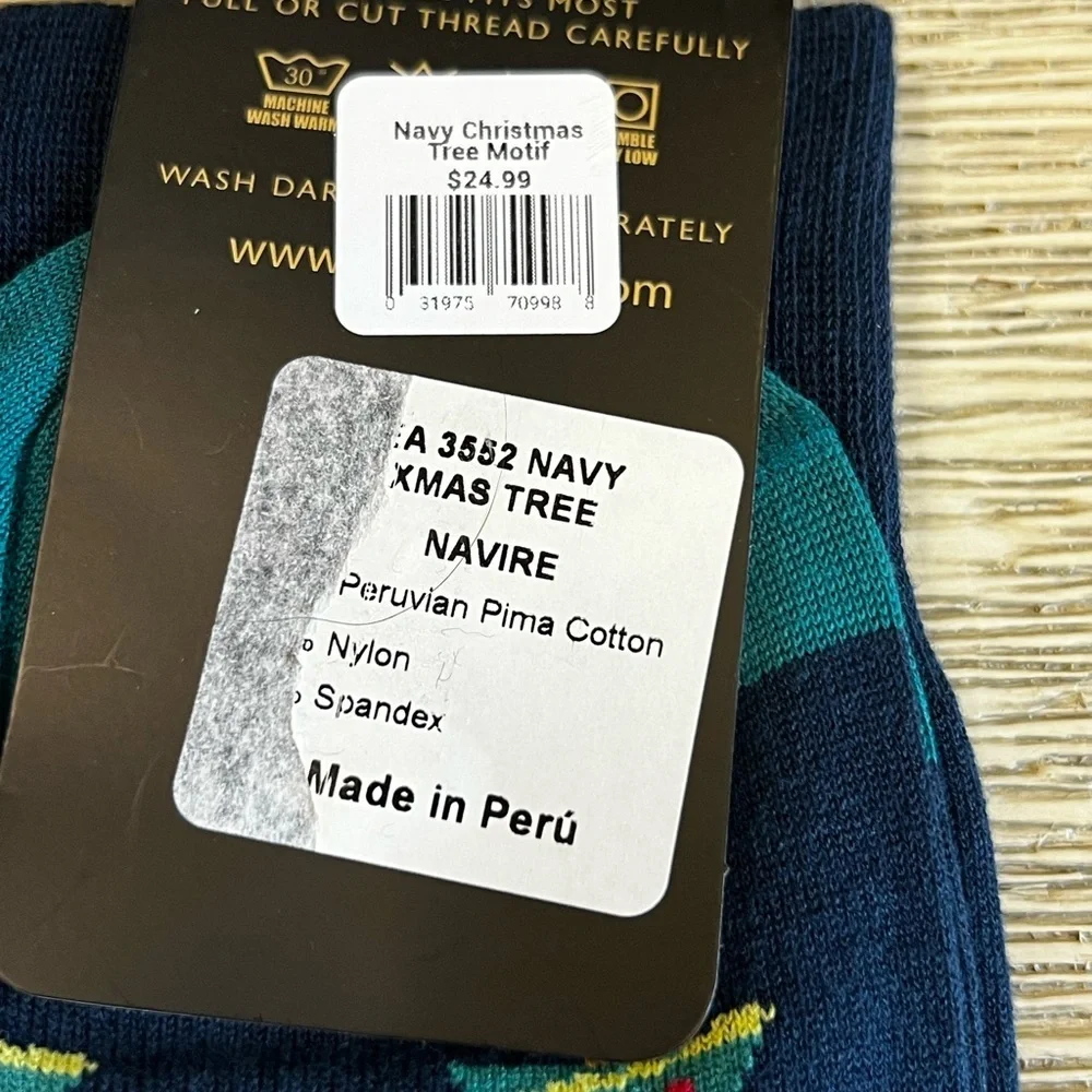 🆕 Men's Festive Navy Socks with Christmas Tree Design
